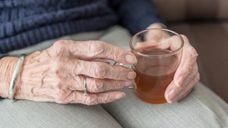 Accompagnement personne âgée isolée — présence et lien humain